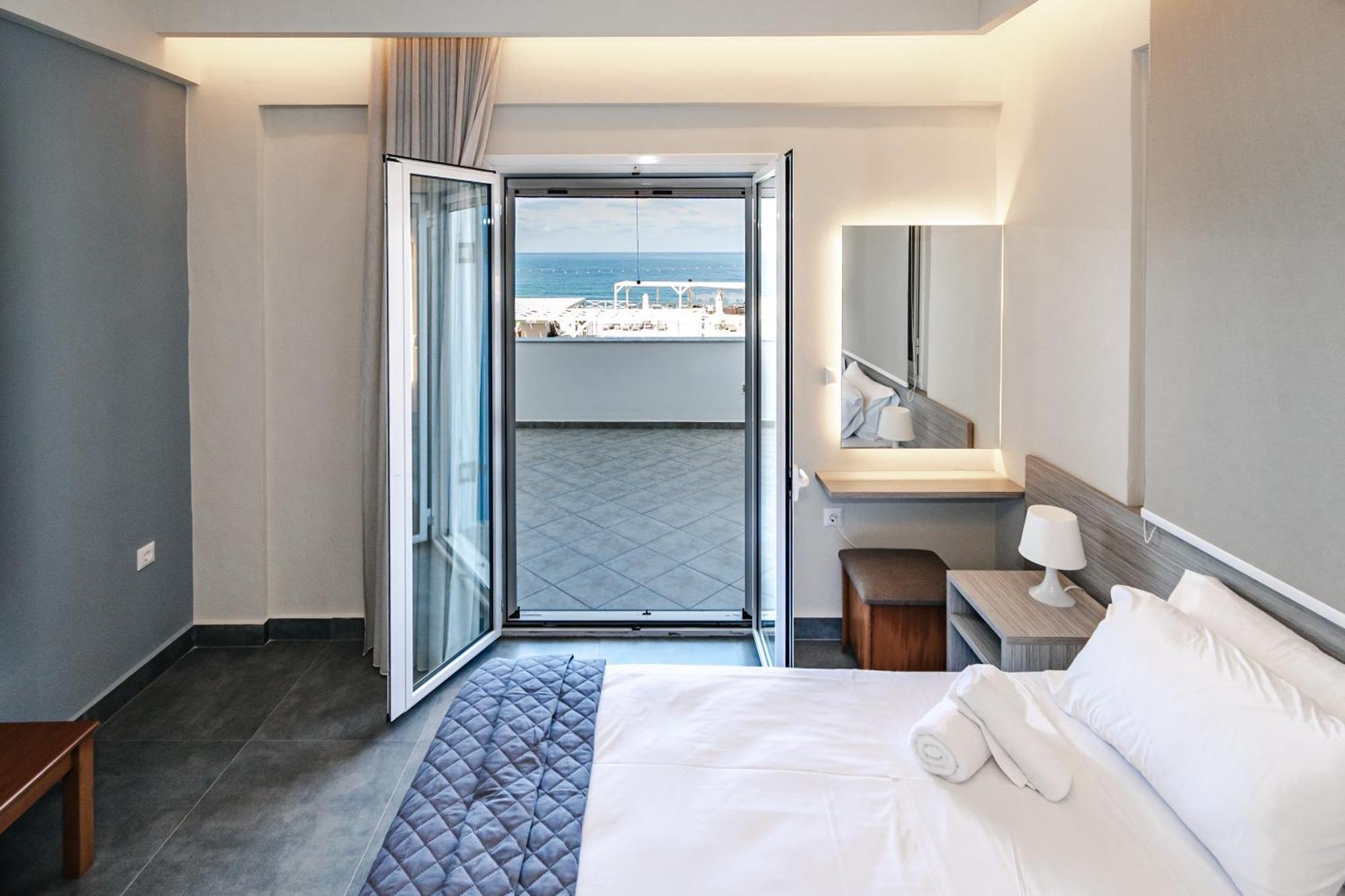 Mesogeios Hotel Маратополис Екстериор снимка